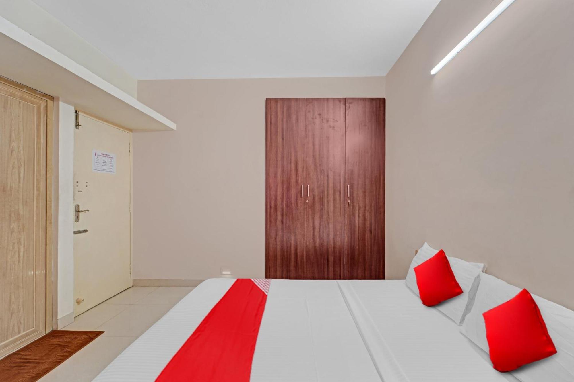 Super Hotel O Grand Residency Gūduvāncheri Buitenkant foto