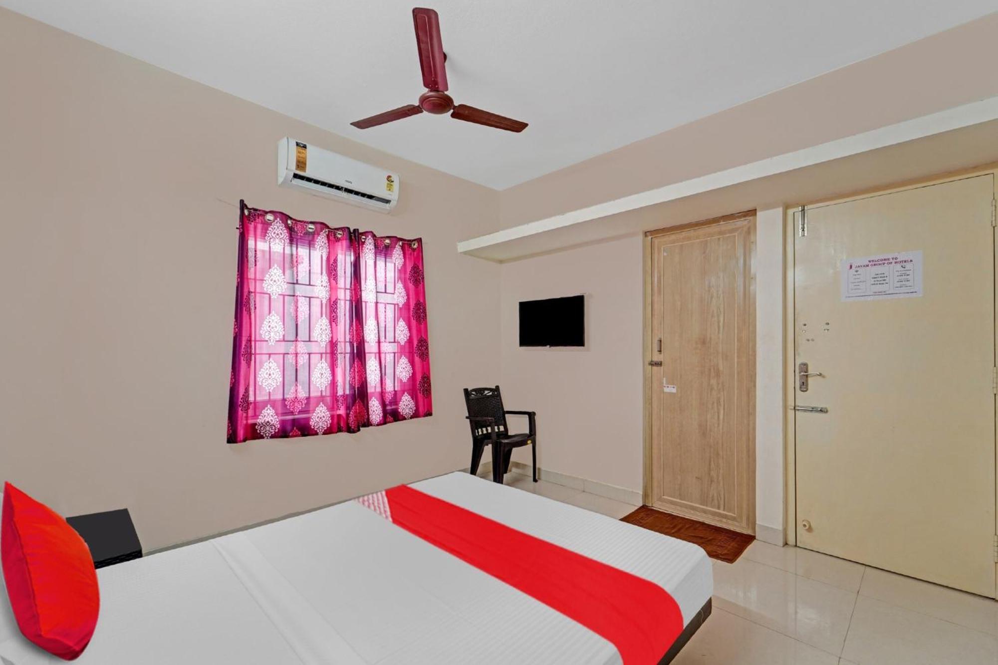 Hotel O Grand Residency Gūduvāncheri Buitenkant foto